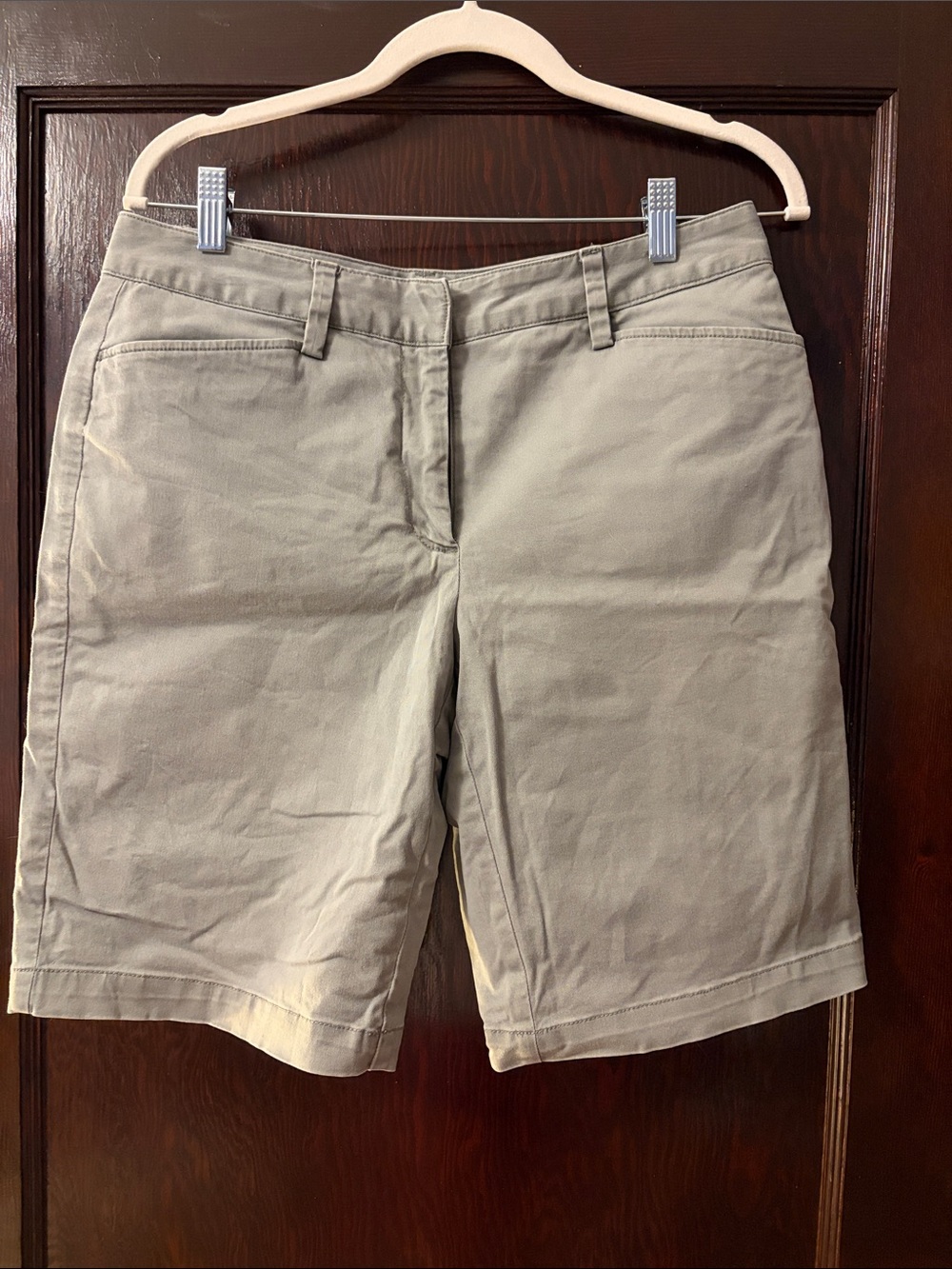Women’s Classic Khaki Mid-Length Shorts, Lands End, size 6